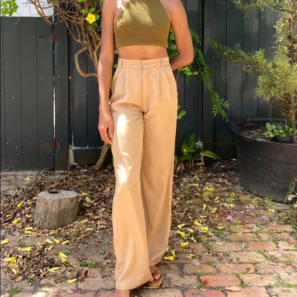 Beautiful texture pants that flow - snatches at waist